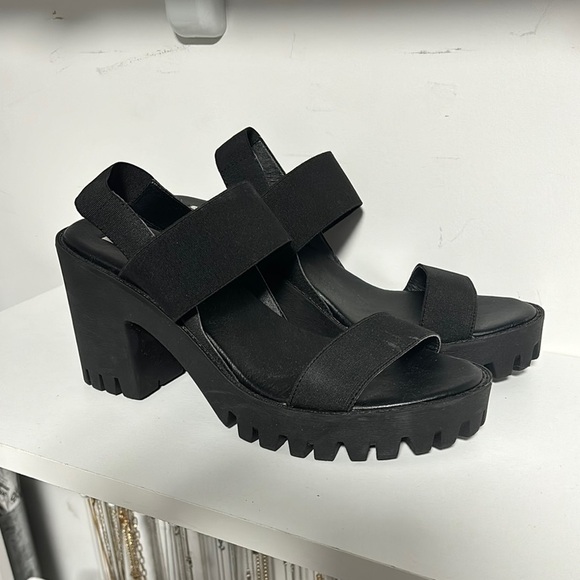 Steve Madden Black Platform Sandals - Picture 4 of 5